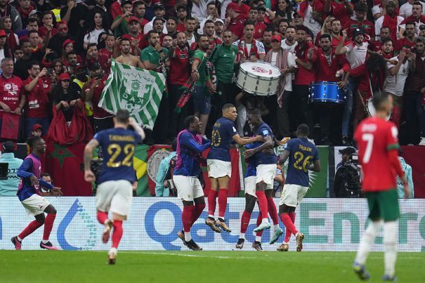  斯特拉斯堡定位球显威力，高空轰炸斩获宝贵三分