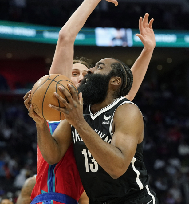  杜兰特关键球失准遭逆转，篮网憾负费城错失登顶良机