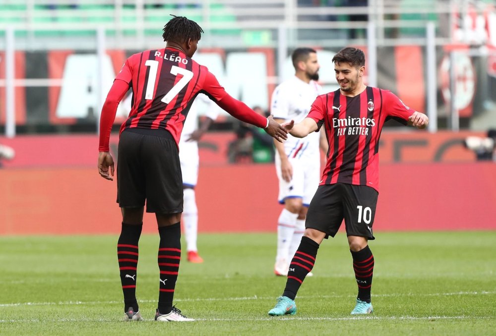  AC米兰边锋突破传中精准，莱奥下底传中造就制胜球